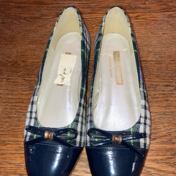 The Tog Shop Women’s Slip On - Picture 2 of 7